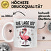 Flamingo Trinkend Tasse Geschenk Lustige Geschenkidee Spruch Die Lage Ist Besäufniserregend Weiß Trendation