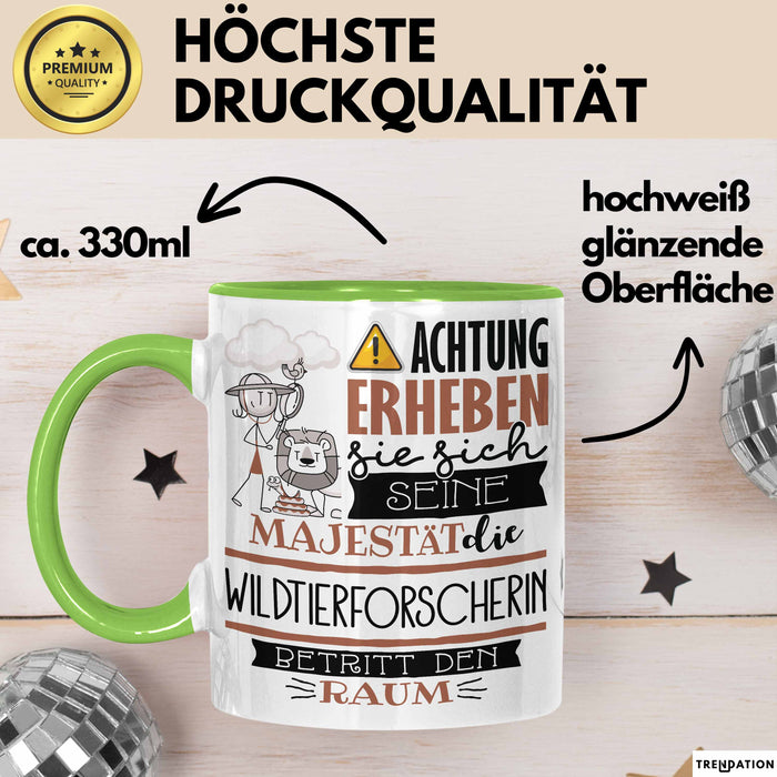 Wildtierforscherin Tasse Geschenk Lustiger Spruch Bitte Erheben Sie Sich Seine Majestät Die Wildtierforscherin Betritt Den Raum Grün Trendation