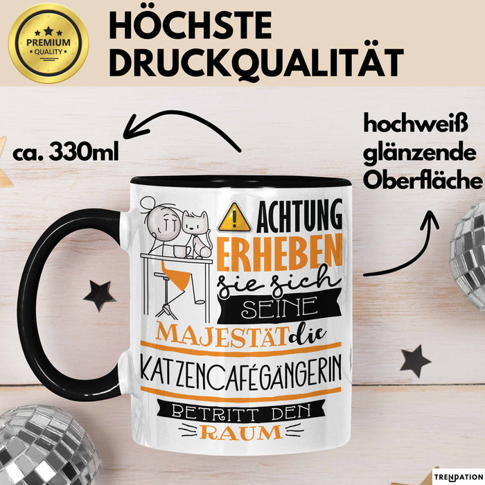 Katzencafégängerin Tasse Geschenk Lustiger Spruch Bitte Erheben Sie Sich Seine Majestät Die Katzencafégängerin Betritt Den Raum Schwarz Trendation