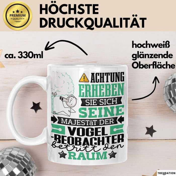 Vogelbeobachter Geschenk Tasse Lustiger Spruch Erheben Sie Sich Der Vogelbeobachter Betritt den Raum Weiß Trendation
