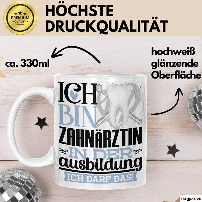 Zahnärztin Ausbildung Start Geschenk Tasse Ich Bin Zahnärztin In Der Ausbildung Ich Darf Das Kaffee-Becher Geschenkidee Weiß Trendation