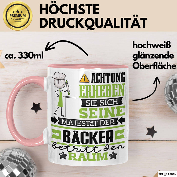 Bäcker Geschenk Tasse Lustiger Spruch Erheben Sie Sich Der Bäcker Betritt den Raum Rosa Trendation