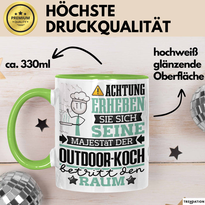 Outdoor-Koch Geschenk Tasse Lustiger Spruch Erheben Sie Sich Der Outdoor-Koch Betritt den Raum Grün Trendation