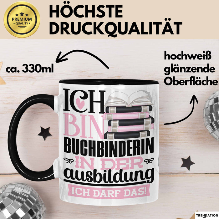 Buchbinderin Ausbildung Start Geschenk Tasse Ich Bin Buchbinderin In Der Ausbildung Ich Darf Das Kaffee-Becher Geschenkidee Schwarz Trendation
