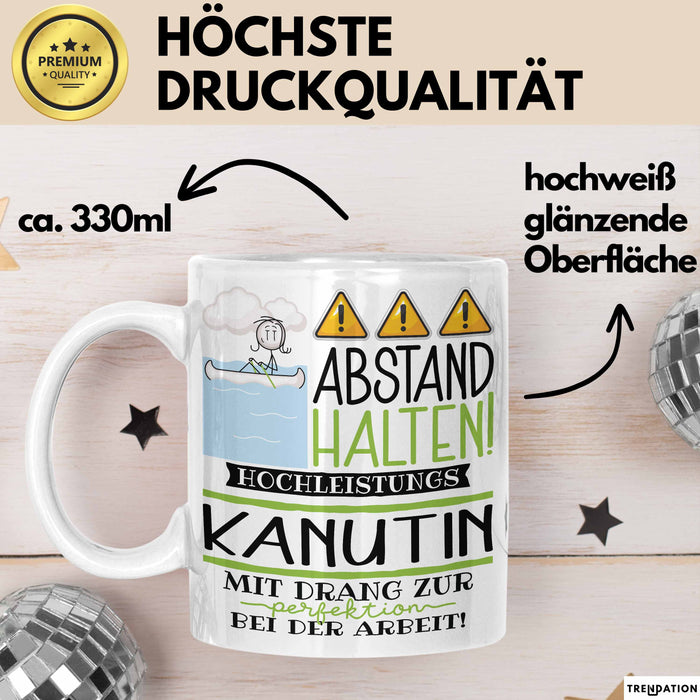 Kanutin Tasse Geschenk Lustig Abstand Halten Hochleistungs-Kanutin Mit Drang Zur Perfektion Bei Der Arbeit Weiß Trendation