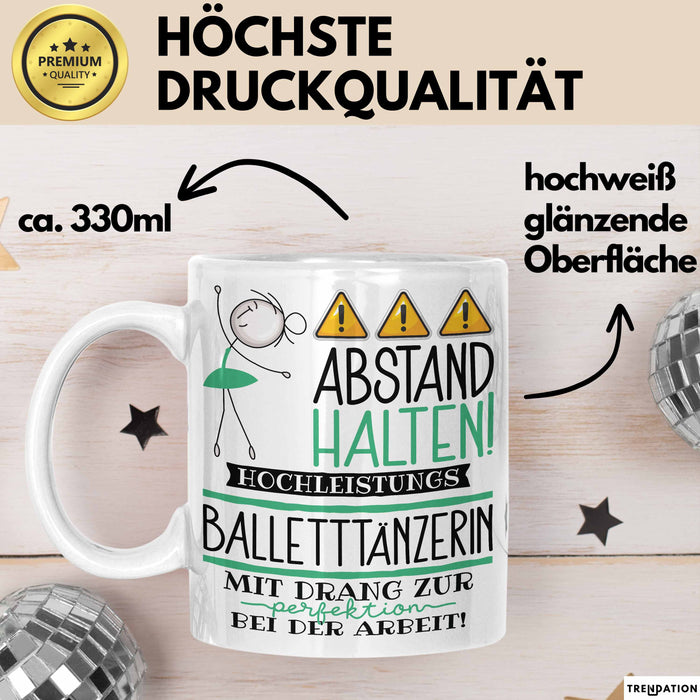 Balletttänzerin Tasse Geschenk Lustig Abstand Halten Hochleistungs-Balletttänzerin Mit Drang Zur Perfektion Bei Der Arbeit Weiß Trendation