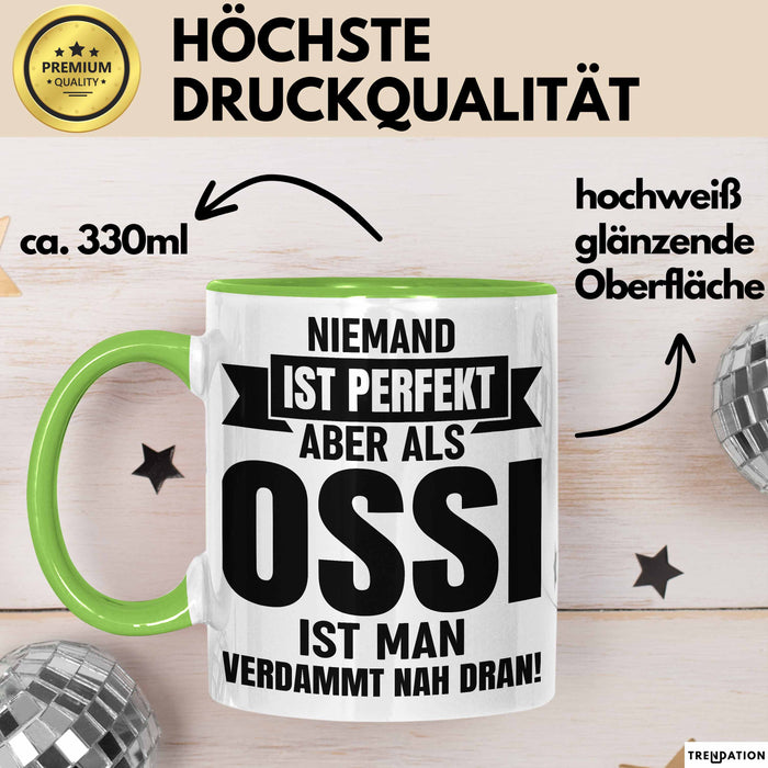 Ossi Geschenk Tasse Ostdeutschland Ossi Geschenkidee Niemand Ist Perfekt Aber Als Ossi Ist Man Verdammt Nah Dran Dresden Leipzig Kaffee-Becher Grün Trendation