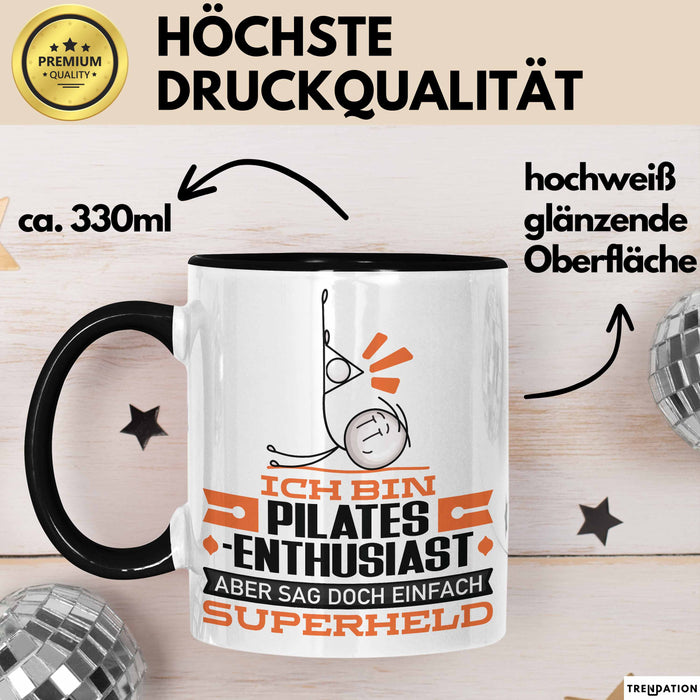 Pilates-Enthusiast Geschenk Tasse Ich Bin Pilates-Enthusiast Aber Sag Doch Einfach Superheld Lustige Geschenkdiee für Pilates-Enthusiast Kaffee-Becher Schwarz Trendation