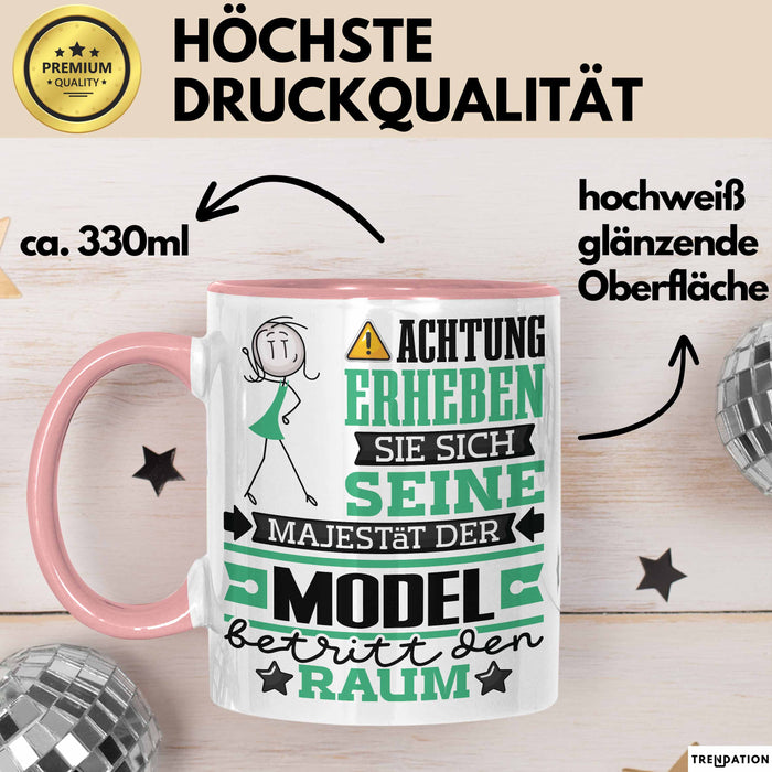 Model Geschenk Tasse Lustiger Spruch Erheben Sie Sich Der Model Betritt den Raum Rosa Trendation