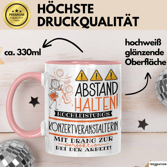 Konzertveranstalterin Tasse Geschenk Lustig Abstand Halten Hochleistungs-Konzertveranstalterin Mit Drang Zur Perfektion Bei Der Arbeit Rosa Trendation
