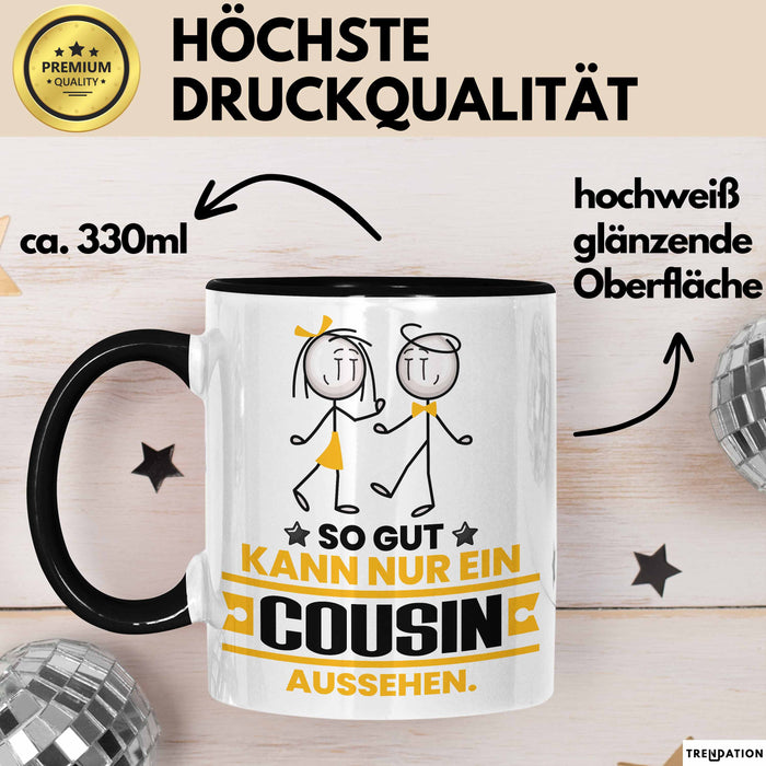 Cousin Geschenk Tasse So Gut Kann Nur Ein Cousin Aussehen Geschenkidee Kaffee-Becher Schwarz Trendation