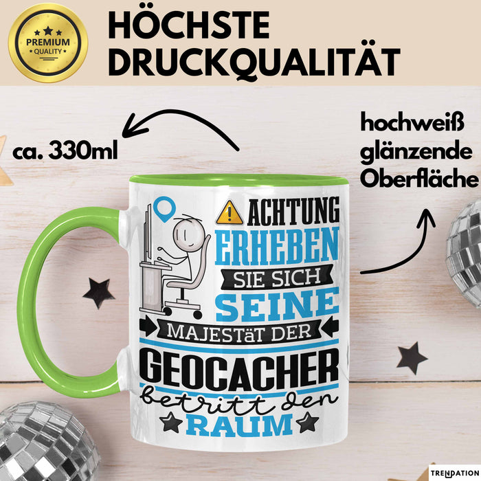 Geocacher Geschenk Tasse Lustiger Spruch Erheben Sie Sich Der Geocacher Betritt den Raum Grün Trendation