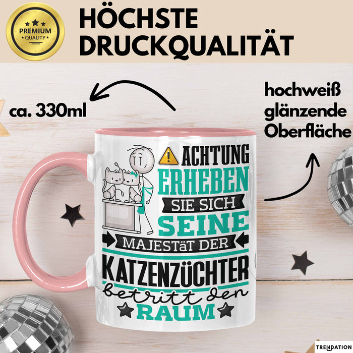 Katzenzüchter Geschenk Tasse Lustiger Spruch Erheben Sie Sich Der Katzenzüchter Betritt den Raum Rosa Trendation