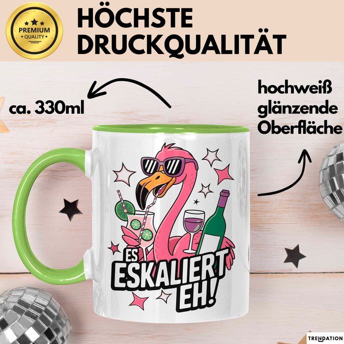 Flamingo Trinkend Tasse Geschenk Lustige Geschenkidee Spruch Es Eskaliert Eh Grün Trendation