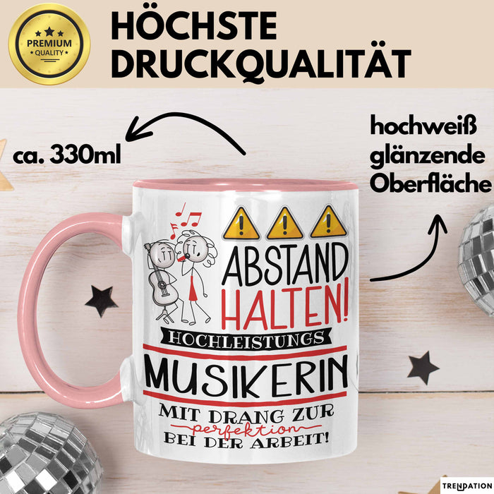 Musikerin Tasse Geschenk Lustig Abstand Halten Hochleistungs-Musikerin Mit Drang Zur Perfektion Bei Der Arbeit Rosa Trendation