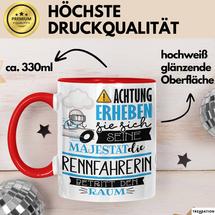 Rennfahrerin Tasse Geschenk Lustiger Spruch Bitte Erheben Sie Sich Seine Majestät Die Rennfahrerin Betritt Den Raum Rot Trendation