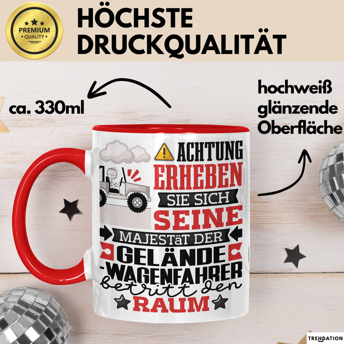Geländewagenfahrer Geschenk Tasse Lustiger Spruch Erheben Sie Sich Der Geländewagenfahrer Betritt den Raum Rot Trendation
