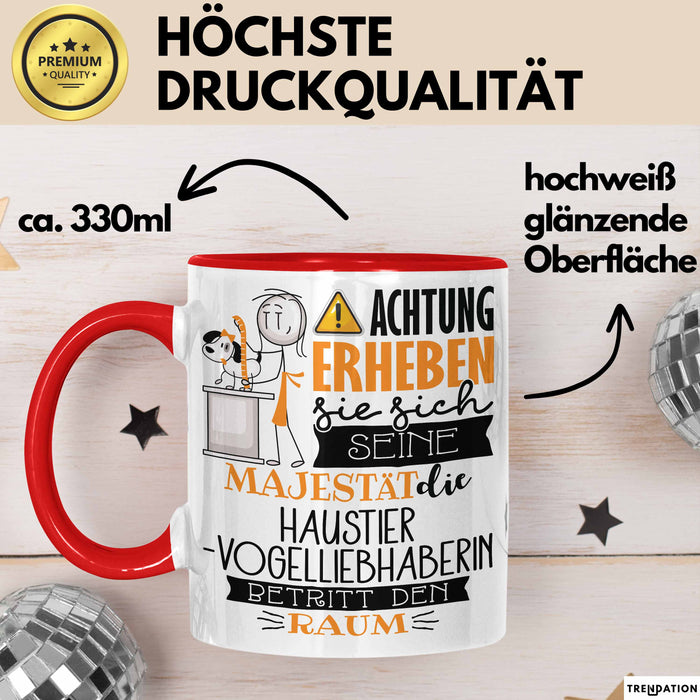 Haustier-Modedesignerin Tasse Geschenk Lustiger Spruch Bitte Erheben Sie Sich Seine Majestät Die Haustier-Modedesignerin Betritt Den Raum Rot Trendation
