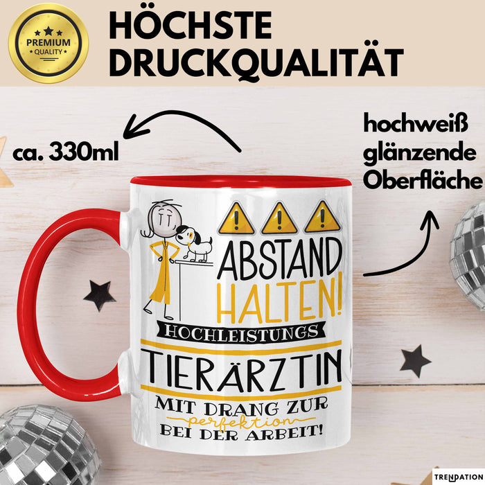 Tierärztin Tasse Geschenk Lustig Abstand Halten Hochleistungs-Tierärztin Mit Drang Zur Perfektion Bei Der Arbeit Rot Trendation