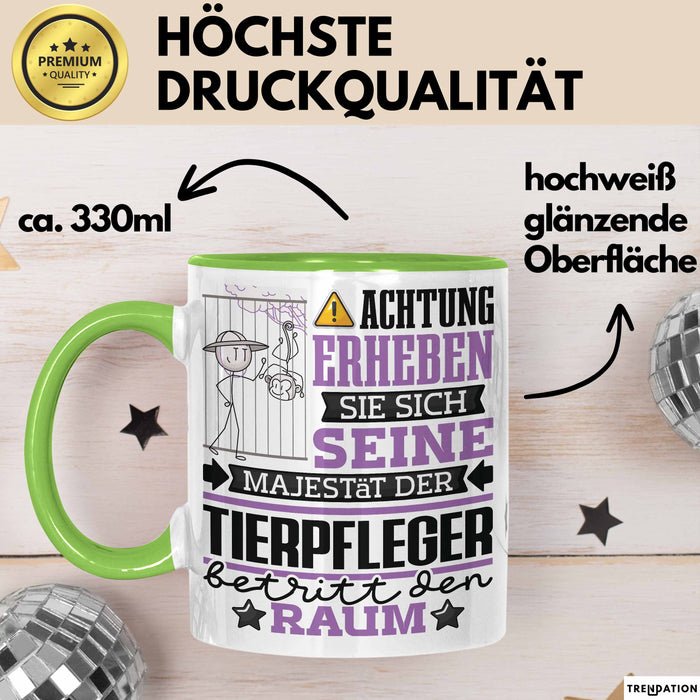 Tierpfleger Geschenk Tasse Lustiger Spruch Erheben Sie Sich Der Tierpfleger Betritt den Raum Grün Trendation
