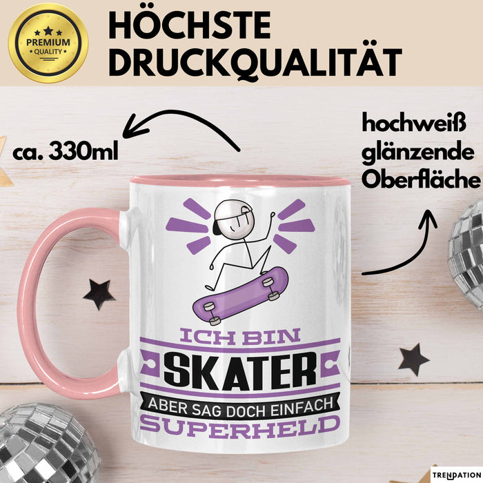 Skater Geschenk Tasse Ich Bin Skater Aber Sag Doch Einfach Superheld Lustige Geschenkdiee für Skater Kaffee-Becher Rosa Trendation
