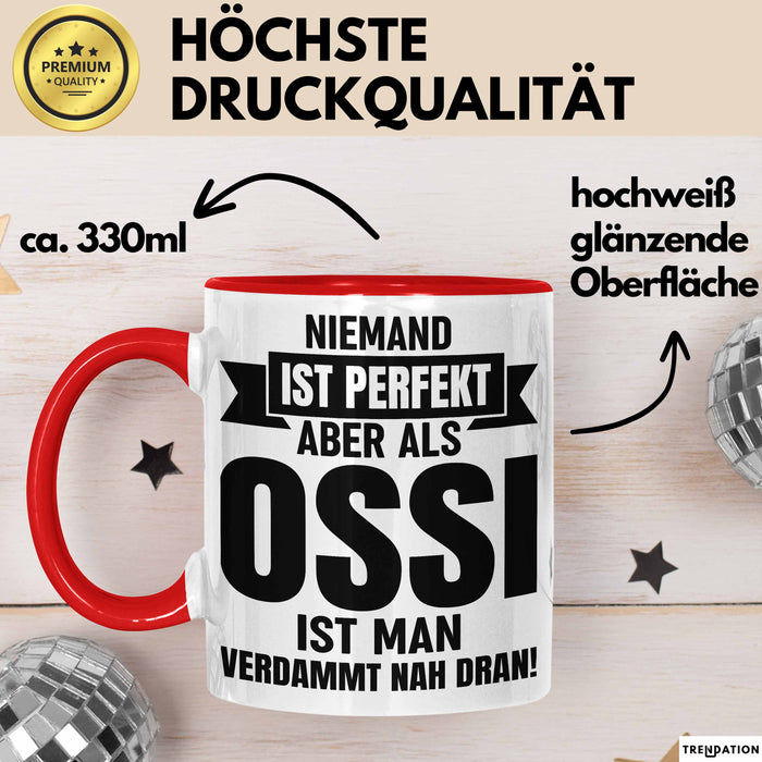 Ossi Geschenk Tasse Ostdeutschland Ossi Geschenkidee Niemand Ist Perfekt Aber Als Ossi Ist Man Verdammt Nah Dran Dresden Leipzig Kaffee-Becher Rot Trendation