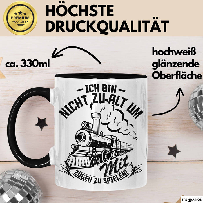 Modelleisenbahn Tasse Geschenk Ich Bin Nicht Zu Alt Um Mit Zügen Zu Spielen Eisenbahner Zugführer Geschenkidee Kaffee-Becher Schwarz Trendation