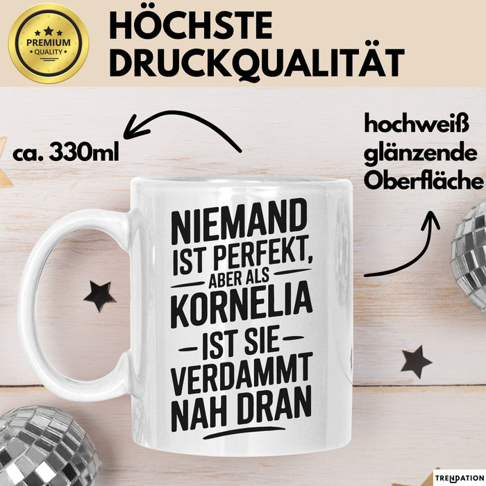 Kornelia Tasse Geschenk Niemand Ist Perfekt Kornelia Verdammt Nah Dran Geschenkidee Weiß Trendation