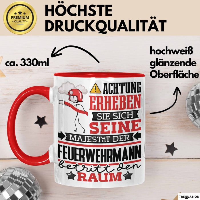 Feuerwehrmann Geschenk Tasse Lustiger Spruch Erheben Sie Sich Der Feuerwehrmann Betritt den Raum Rot Trendation