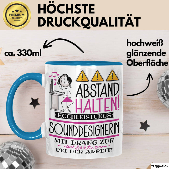 Sounddesignerin Tasse Geschenk Lustig Abstand Halten Hochleistungs-Sounddesignerin Mit Drang Zur Perfektion Bei Der Arbeit Blau Trendation