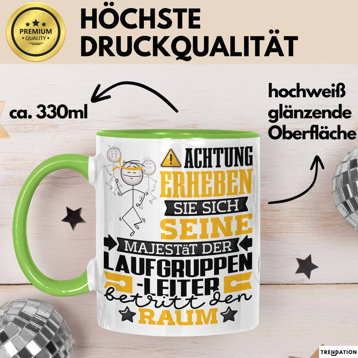 Laufgruppenleiter Geschenk Tasse Lustiger Spruch Erheben Sie Sich Der Laufgruppenleiter Betritt den Raum Grün Trendation
