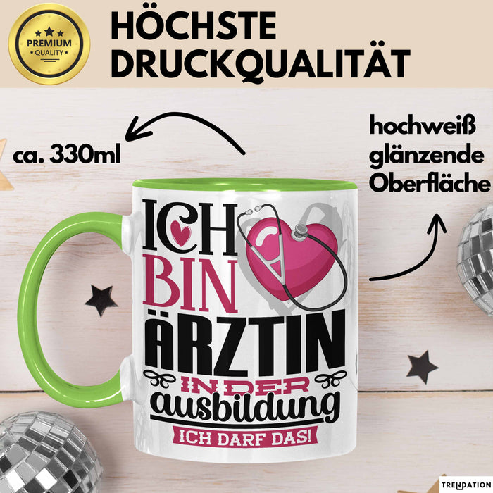 Ärztin Ausbildung Start Geschenk Tasse Ich Bin Ärztin In Der Ausbildung Ich Darf Das Kaffee-Becher Geschenkidee Grün Trendation