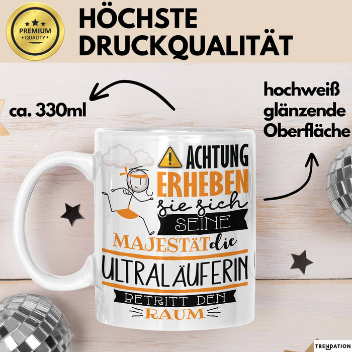 Ultraläuferin Tasse Geschenk Lustiger Spruch Bitte Erheben Sie Sich Seine Majestät Die Ultraläuferin Betritt Den Raum Weiß Trendation