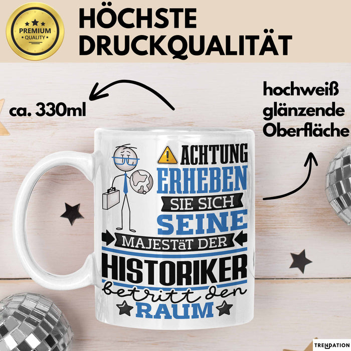 Historiker Geschenk Tasse Lustiger Spruch Erheben Sie Sich Der Historiker Betritt den Raum Weiß Trendation