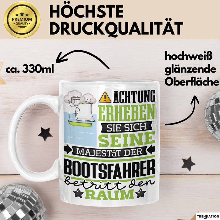 Bootsfahrer Geschenk Tasse Lustiger Spruch Erheben Sie Sich Der Bootsfahrer Betritt den Raum Weiß Trendation