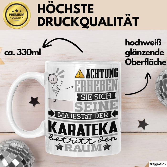 Karateka Geschenk Tasse Lustiger Spruch Erheben Sie Sich Der Karateka Betritt den Raum Weiß Trendation