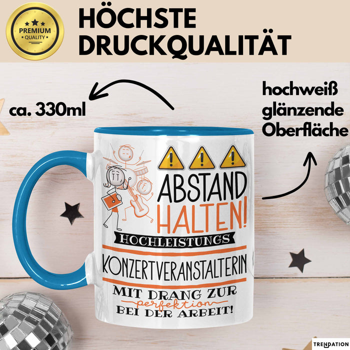 Konzertveranstalterin Tasse Geschenk Lustig Abstand Halten Hochleistungs-Konzertveranstalterin Mit Drang Zur Perfektion Bei Der Arbeit Blau Trendation