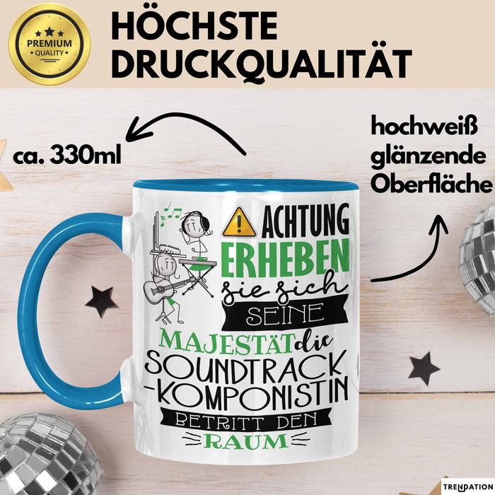 Soundtrack-Komponistin Tasse Geschenk Lustiger Spruch Bitte Erheben Sie Sich Seine Majestät Die Soundtrack-Komponistin Betritt Den Raum Blau Trendation