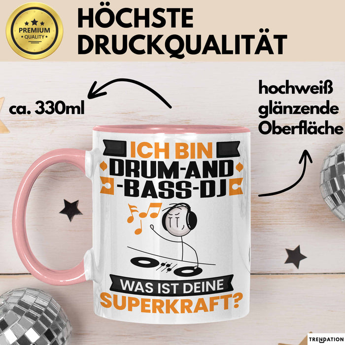 Drum-and-Bass-DJ Tasse Geschenk für Drum-and-Bass-DJ Geburtstag Lustiger Spruch Kaffee-Becher Was Ist Deine Superkraft Rosa Trendation