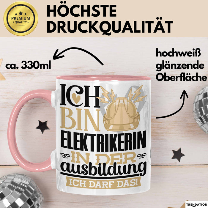 Elektrikerin Ausbildung Start Geschenk Tasse Ich Bin Elektrikerin In Der Ausbildung Ich Darf Das Kaffee-Becher Geschenkidee Rosa Trendation