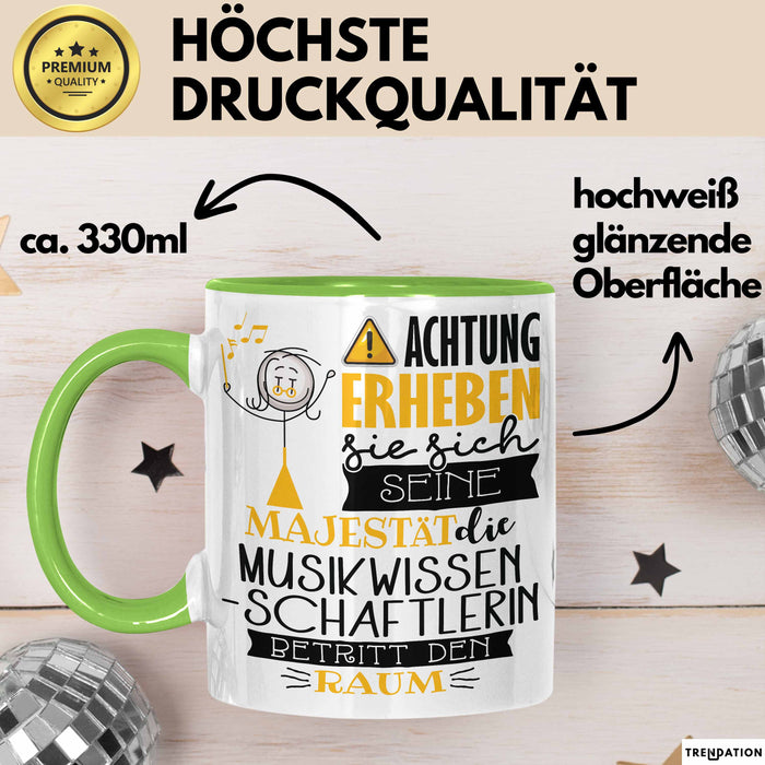 Musikwissenschaftlerin Tasse Geschenk Lustiger Spruch Bitte Erheben Sie Sich Seine Majestät Die Musikwissenschaftlerin Betritt Den Raum Grün Trendation