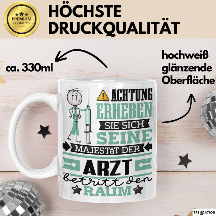 Arzt Geschenk Tasse Lustiger Spruch Erheben Sie Sich Der Arzt Betritt den Raum Weiß Trendation