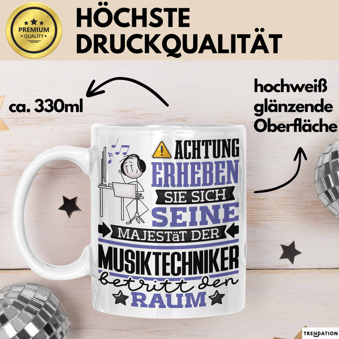 Musiktechniker Geschenk Tasse Lustiger Spruch Erheben Sie Sich Der Musiktechniker Betritt den Raum Weiß Trendation