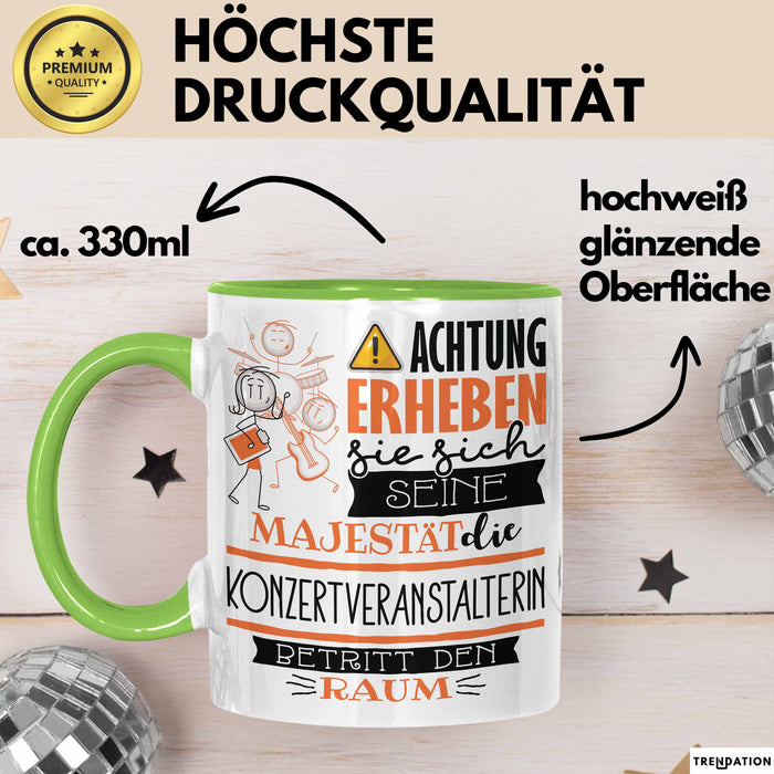 Konzertveranstalterin Tasse Geschenk Lustiger Spruch Bitte Erheben Sie Sich Seine Majestät Die Konzertveranstalterin Betritt Den Raum Grün Trendation