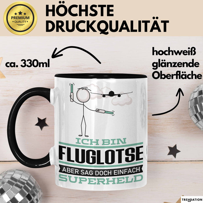 Fluglotse Geschenk Tasse Ich Bin Fluglotse Aber Sag Doch Einfach Superheld Lustige Geschenkdiee für Fluglotse Kaffee-Becher Schwarz Trendation