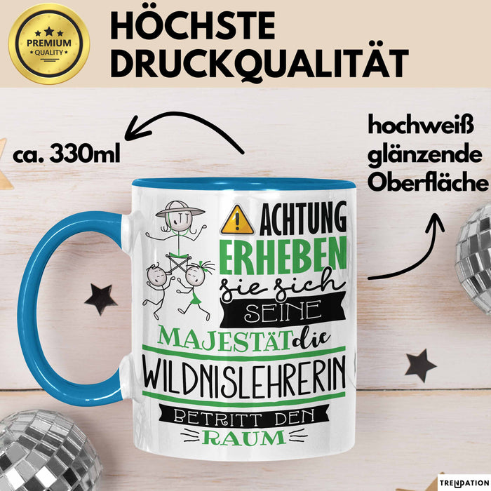 Wildnislehrerin Tasse Geschenk Lustiger Spruch Bitte Erheben Sie Sich Seine Majestät Die Wildnislehrerin Betritt Den Raum Blau Trendation
