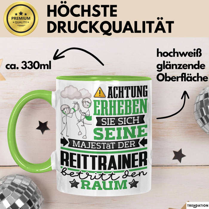 Reittrainer Geschenk Tasse Lustiger Spruch Erheben Sie Sich Der Reittrainer Betritt den Raum Grün Trendation