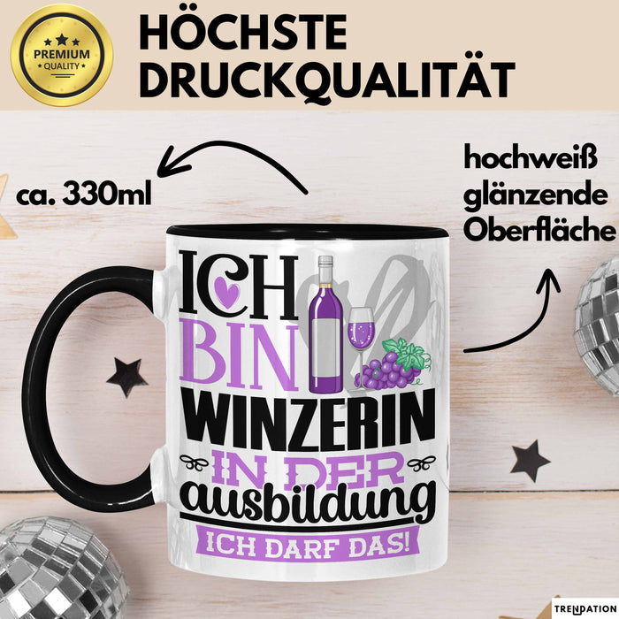 Winzerin Ausbildung Start Geschenk Tasse Ich Bin Winzerin In Der Ausbildung Ich Darf Das Kaffee-Becher Geschenkidee Schwarz Trendation
