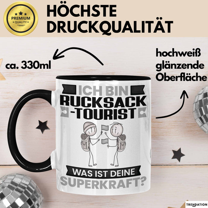 Rucksacktourist Tasse Geschenk für Rucksacktourist Geburtstag Lustiger Spruch Kaffee-Becher Was Ist Deine Superkraft Schwarz Trendation