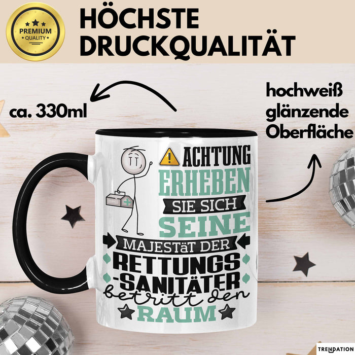 Rettungssanitäter Geschenk Tasse Lustiger Spruch Erheben Sie Sich Der Rettungssanitäter Betritt den Raum Schwarz Trendation
